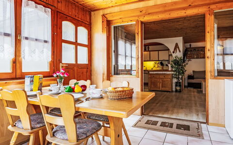 Sunny: Hout, Meubilair, Interieur Ontwerp, Kamer, Huis, Verdieping, Plafond, Beits, Hardwood, Verblijf