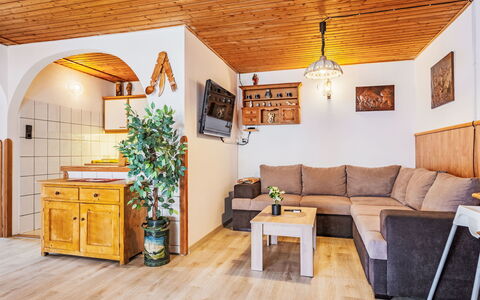 Sunny: Meubilair, Hout, Interieur Ontwerp, Huis, Flooring, Kamer, Verdieping, Plafond, Bankstel, Woonkamer