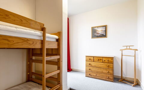 Dinard 120: Meubilair, Cabinetry, Comfort, Hout, Gebouw, Lade, Interieur Ontwerp, Beits, Bed, Flooring
