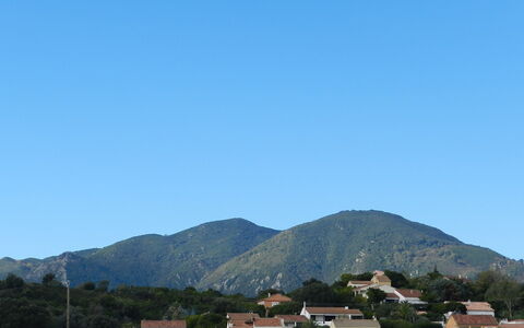 Lup - les Terrasses D'Alistro: Lucht, Berg, Eigendom, Fabriek, Ecoregio, Gebouw, Boom, Natuurlijk Landschap, Hoogland, Huis