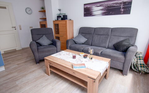 Fischerstube: Bankstel, Meubilair, Tafel, Fotolijst, Azure, Comfort, Hout, Verlichting, Interieur Ontwerp, Woonkamer