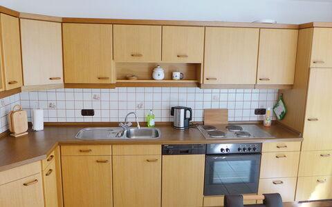 Hage 180: Countertop, Cabinetry, Gootsteen, Wastafel, Eigendom, Kraan, Gebouw, Toestel Van De Keuken, Keuken, Fornuis