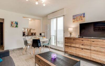 Le Zal 141.2: Meubilair, Fotolijst, Tafel, Hout, Interieur Ontwerp, Bankstel, Flooring, Verdieping, Keuken, Woonkamer