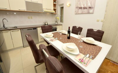Accommodatie:&nbsp;Mornar 100.2