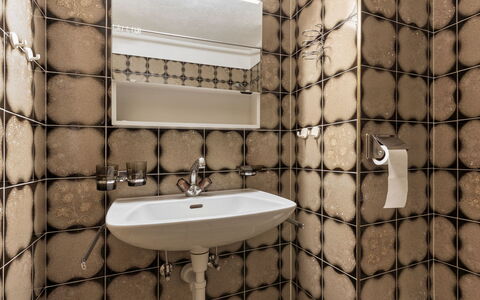 Atlantis Apartments by Mein Samnaun – Mo: Loodgieterswerkinrichting, Badkamer, Tegel, Loodgieter, Wastafel In De Badkamer, Kraan, Wastafel
