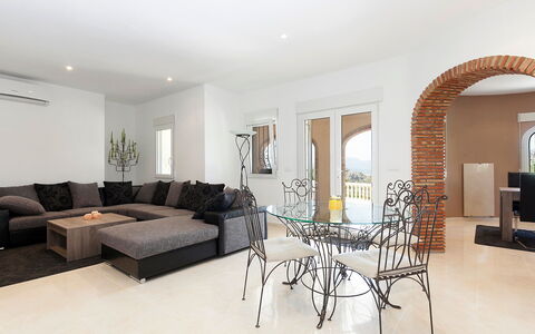 Capi: Kamer, Eigendom, Meubilair, Interieur Ontwerp, Gebouw, Woonkamer, Verdieping, Tafel, Plafond, Onroerend Goed