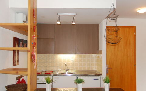 Beau-Séjour 24: Eigendom, Cabinetry, Fabriek, Hout, Countertop, Interieur Ontwerp, Verlichting, Verdieping, Flooring, Beits
