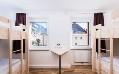 Für Bis zu 27 Personen mit Sauna 100.21: Gebouw, Azure, Hout, Flooring, Verdieping, Gordijn, Hardwood, Stellingen, Woonkamer, Huis