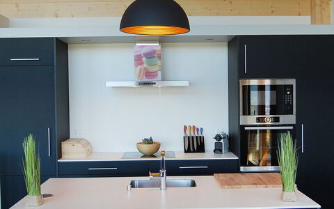 D'Arby: Cabinetry, Countertop, Eigendom, Tafel, Meubilair, Keuken, Interieur Ontwerp, Verlichting, Stellingen, Hout