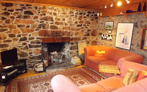 Tarskavaig: Eigendom, Hout, Woonkamer, Interieur Ontwerp, Flooring, Verdieping, Onroerend Goed, Bankstel, Hardwood, Fotolijst