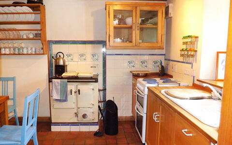 Tarskavaig: Cabinetry, Eigendom, Meubilair, Countertop, Keuken, Toestel Van De Keuken, Huishoudapparatuur, Fornuis, Hout, Wastafel