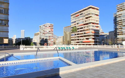 Benidorm 926: Water, Lucht, Gebouw, Dag, Zwembad, Azure, Stedelijk Ontwerp, Condominium, Vrije Tijd, Blok Van De Toren