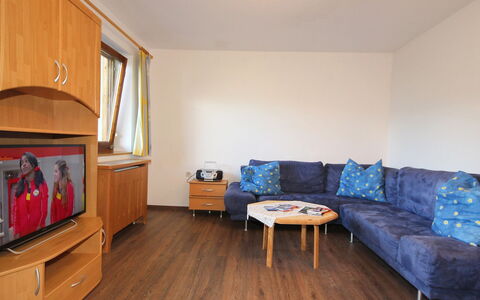 Aschau im Zillertal 330: Meubilair, Cabinetry, Comfort, Bankstel, Hout, Interieur Ontwerp, Flooring, Slaapbank, Verdieping, Woonkamer