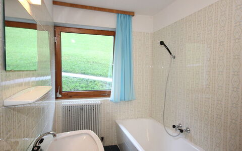 Aschau im Zillertal 330: Loodgieterswerkinrichting, Bad, Kraan, Venster, Wastafel, Azure, Badkamer, Verlichting