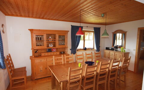 Almvilla: Eigendom, Meubilair, Tafel, Fotolijst, Hout, Stoel, Cabinetry, Verlichting, Interieur Ontwerp, Beits