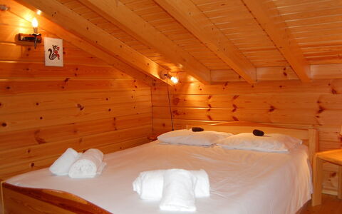 Chalet Boucaro: Hout, Oranje, Comfort, Hardwood, Onroerend Goed, Beits, Gebouw, Bed