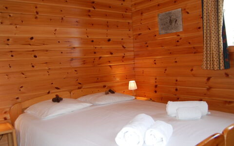 Chalet Boucaro: Gebouw, Licht, Hout, Textiel, Interieur Ontwerp, Oranje, Comfort, Huis, Verdieping, Flooring