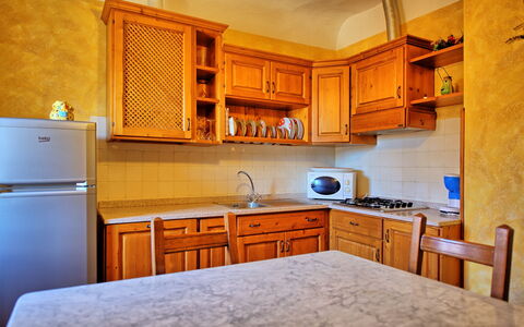 Il Gualdo: Countertop, Meubilair, Cabinetry, Kamer, Eigendom, Keuken, Interieur Ontwerp, Gebouw, Huis, Onroerend Goed