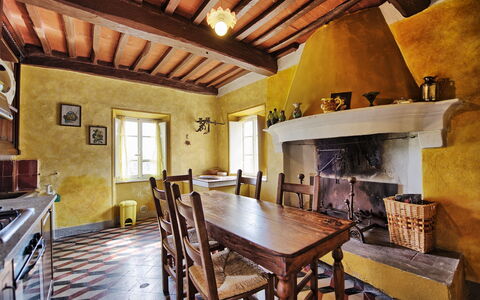 Il Gualdo: Eigendom, Kamer, Gebouw, Interieur Ontwerp, Plafond, Meubilair, Huis, Straal, Onroerend Goed, Tafel