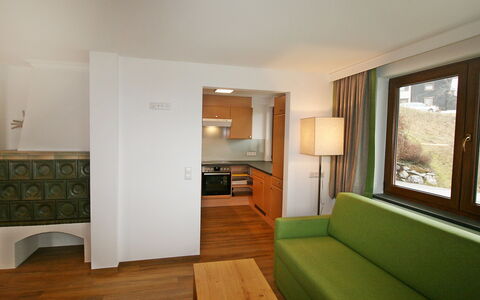 Happy: Eigendom, Meubilair, Gebouw, Bankstel, Comfort, Hout, Verlichting, Interieur Ontwerp, Flooring, Verdieping