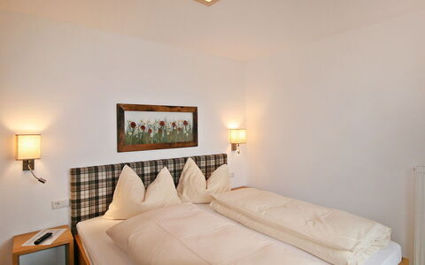 Happy: Eigendom, Meubilair, Comfort, Fabriek, Lamp, Verlichting, Interieur Ontwerp, Hout, Gebouw, Textiel