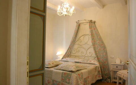Casina Paradiso: Bed, Slaapkamer, Kamer, Meubilair, Hemelbed, Eigendom, Lichte Inrichting, Interieur Ontwerp, Bed Frame, Verlichting