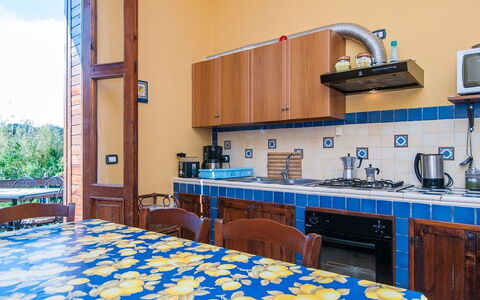 Vista Mare Noto: Kamer, Eigendom, Keuken, Meubilair, Gebouw, Countertop, Huis, Cabinetry, Verdieping, Onroerend Goed