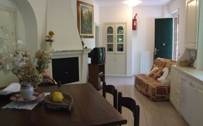 Dalia: Eigendom, Kamer, Meubilair, Gebouw, Interieur Ontwerp, Woonkamer, Huis, Verdieping, Onroerend Goed, Tafel