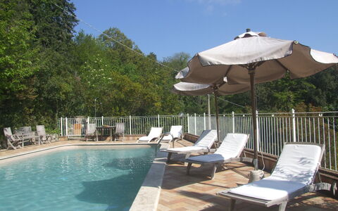 Villa Il Castagno: Water, Lucht, Fabriek, Meubilair, Zwembad, Paraplu, Buitenmeubels, Schaduw, Boom, Gebouw