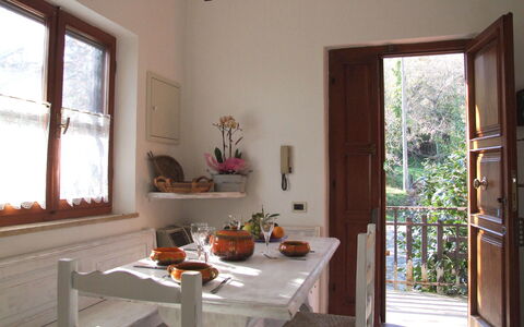 Villa Agrifogli: Kamer, Eigendom, Meubilair, Gebouw, Interieur Ontwerp, Huis, Tafel, Huis, Venster, Verdieping