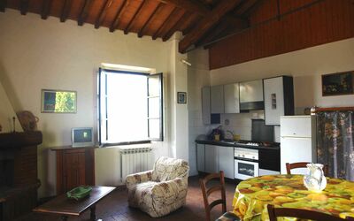 Ginestra: Kamer, Eigendom, Meubilair, Gebouw, Interieur Ontwerp, Woonkamer, Plafond, Huis, Huis, Verdieping