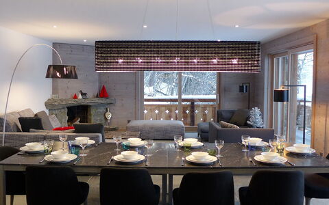Le Refuge 1: Kamer, Interieur Ontwerp, Meubilair, Eigendom, Gebouw, Tafel, Eetkamer, Verlichting, Plafond, Restaurant