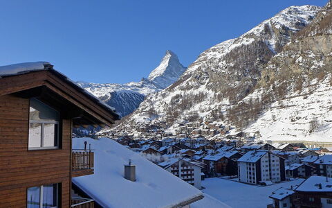 La Prairie: Lucht, Berg, Sneeuw, Venster, Gebouw, Helling, Freezing, Huis, Bergachtig Landvormen, Landschap