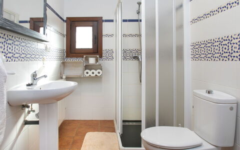 El Cerrillo - Cerro Negro: Wc Bril, Flooring, Badkamer, Toilet, Loodgieterswerkinrichting, Verdieping, Interieur Ontwerp, Tegel, Loodgieter, Wastafel