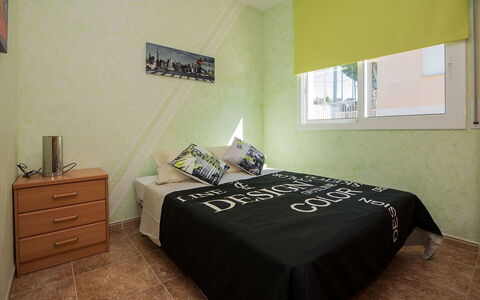 Juan: Slaapkamer, Bed, Kamer, Meubilair, Eigendom, Bed Frame, Muur, Laken, Interieur Ontwerp, Verdieping