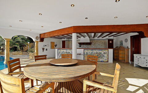 St Anthony: Eigendom, Kamer, Gebouw, Meubilair, Huis, Tafel, Interieur Ontwerp, Huis, Plafond, Eetkamer