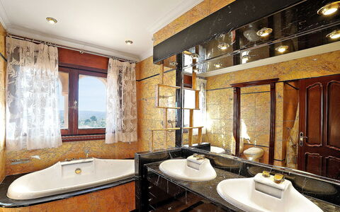 St Anthony: Kamer, Badkamer, Interieur Ontwerp, Eigendom, Gebouw, Wastafel, Plafond, Huis, Architectuur, Meubilair