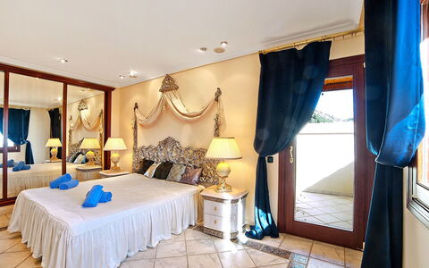 St Anthony: Kamer, Slaapkamer, Eigendom, Meubilair, Bed, Interieur Ontwerp, Blauw, Gebouw, Huis, Onroerend Goed