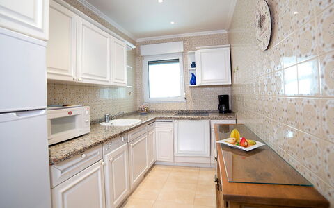 La Grippiere: Cabinetry, Meubilair, Gootsteen, Countertop, Eigendom, Wastafel, Kraan, Fornuis, Keuken, Hout