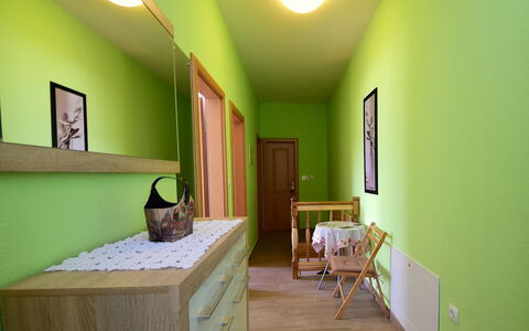 Bili Dvori: Groen, Kamer, Interieur Ontwerp, Eigendom, Geel, Muur, Plafond, Gebouw, Verdieping, Huis