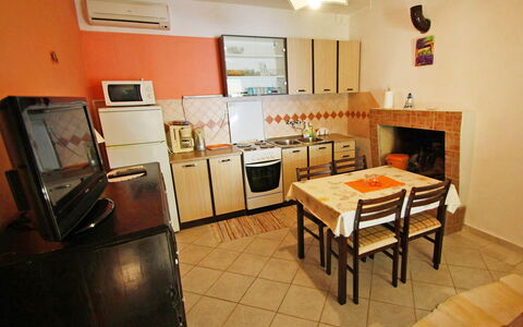 Korčula Prigradica 300: Eigendom, Hout, Interieur Ontwerp, Tafel, Huishoudapparatuur, Flooring, Verdieping, Keuken, Hardwood, Toestel Van De Keuken