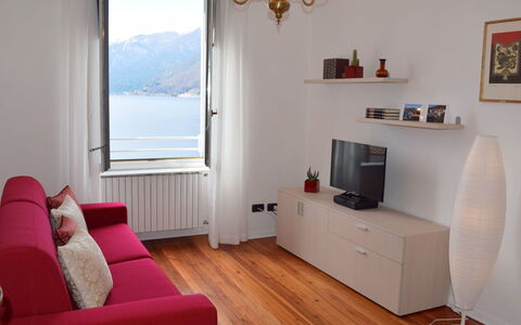 Piazzetta: Meubilair, Eigendom, Fotolijst, Comfort, Hout, Interieur Ontwerp, Verdieping, Woonkamer, Flooring, Cabinetry