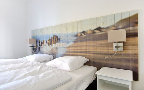 Noordwijk 810: Meubilair, Eigendom, Comfort, Hout, Bed Frame, Schaduw, Interieur Ontwerp, Flooring, Huis, Gebouw