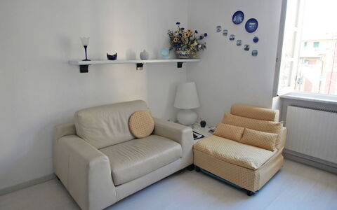 Francesca: Meubilair, Bankstel, Venster, Hout, Comfort, Interieur Ontwerp, Woonkamer, Verdieping, Flooring