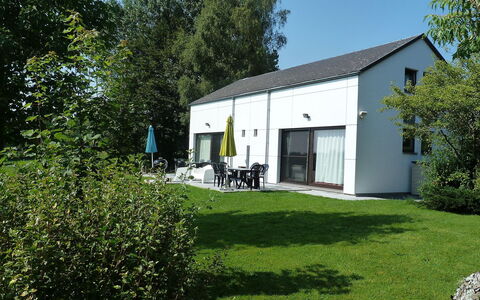 Butgenbach Nidrum 200: Fabriek, Gebouw, Venster, Lucht, Boom, Deur, Natuurlijk Landschap, Land Lot, Huis, Vegetation