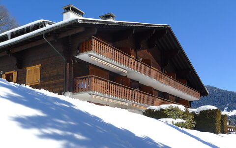 Les Aiguilles D'Argent 10: Lucht, Gebouw, Sneeuw, Helling, Hout, Boom, Fabriek, Huis, Freezing, Venster