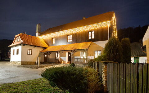Huty: Lucht, Fabriek, Gebouw, Venster, Huis, Land Lot, Boom, Verblijf, Deur