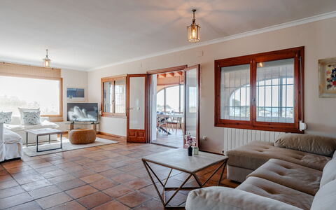Karima: Meubilair, Flooring, Verdieping, Interieur Ontwerp, Bankstel, Plafond, Tafel, Kamer, Woonkamer