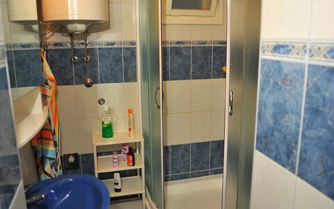 Brač Sutivan 111: Eigendom, Gebouw, Loodgieterswerkinrichting, Interieur Ontwerp, Verdieping, Flooring, Gas, Huis, Loodgieter