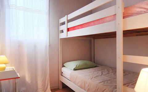 Marinas du Ponant: Eigendom, Meubilair, Gebouw, Comfort, Hout, Bed Frame, Huis, Lamp, Cabinetry, Interieur Ontwerp